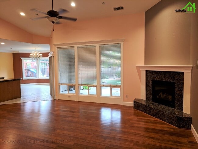 Building Photo - 3242 Atletas Way