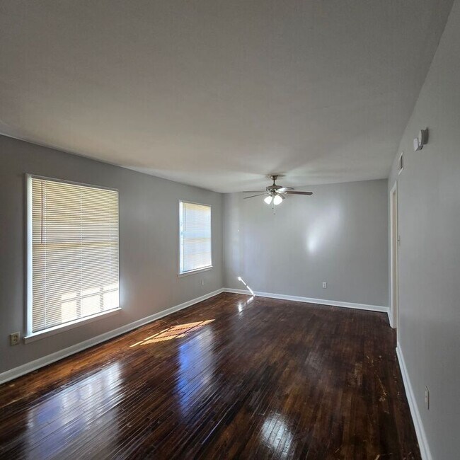 Foto del edificio - 344 E Shelby Dr