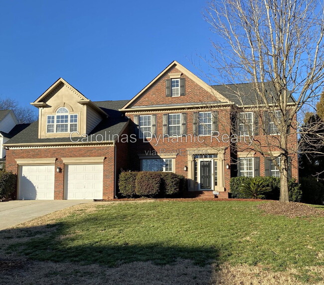 Building Photo - 605 Queenswater Ln