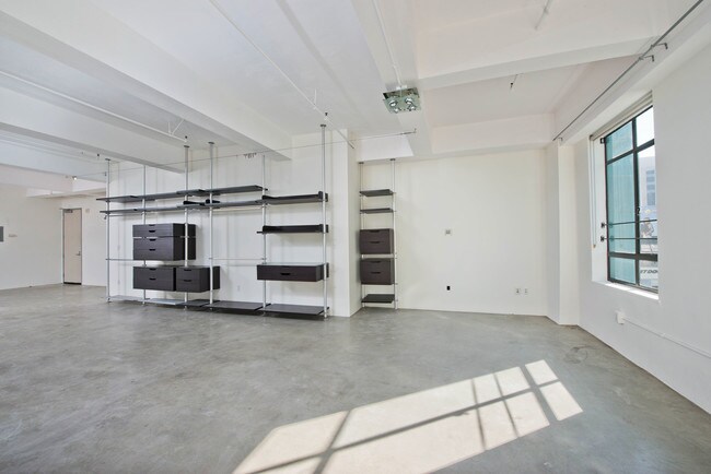 Foto del edificio - 849 S Broadway