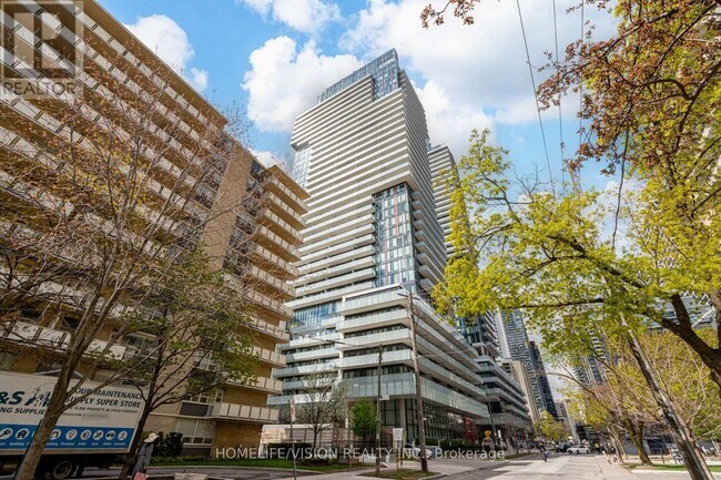 Photo du bâtiment - 185 Roehampton Ave