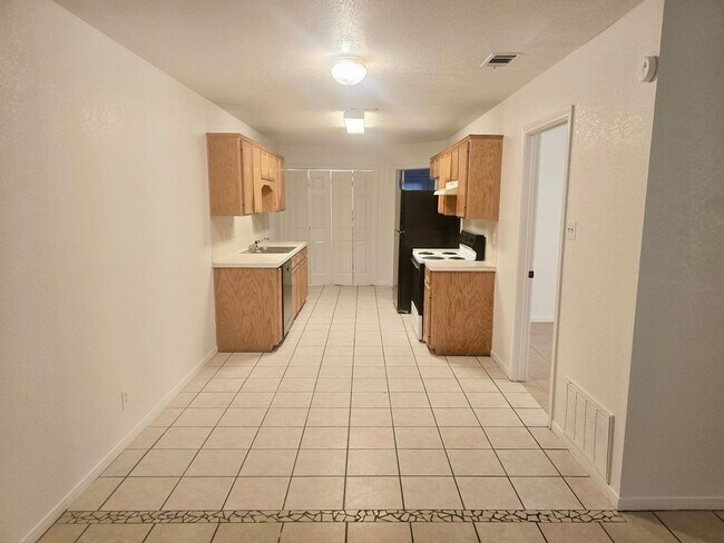 Foto del edificio - 1602 Van Zanten Dr