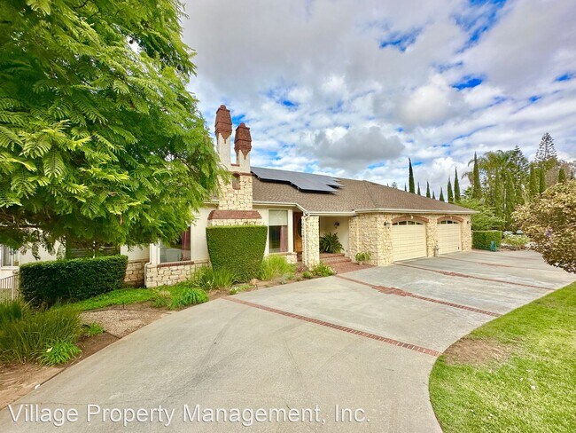 Building Photo - 4 br, 3.5 bath House - 2950 Amber Vista