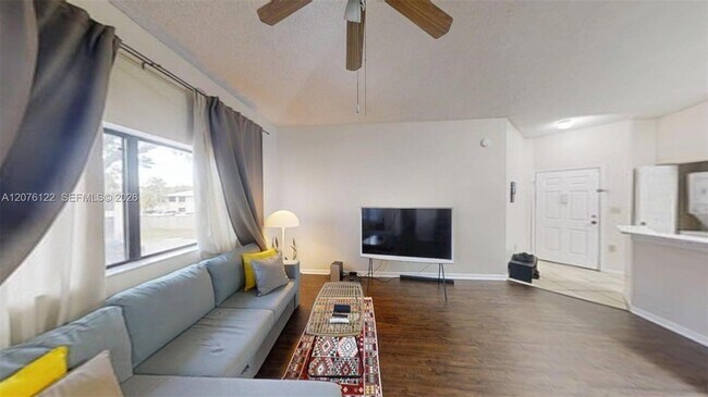Foto del edificio - 2550 SW 18th Terrace