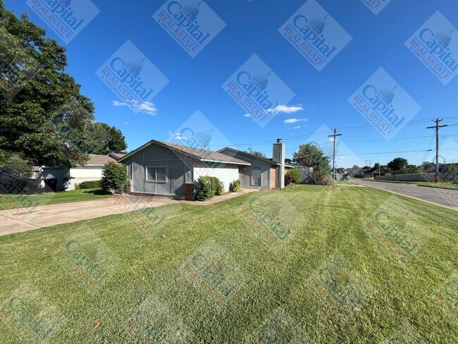 Building Photo - Spacious 4 Bedroom