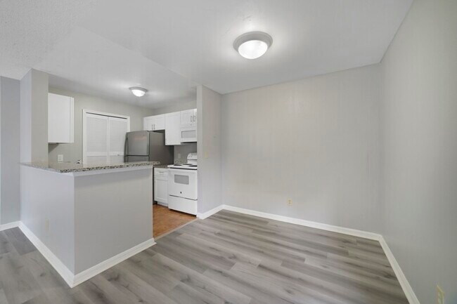 Foto del edificio - 6178 Westgate Dr