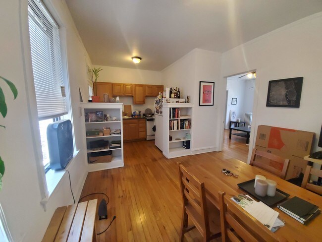 Foto del edificio - 1625 W Belmont Ave