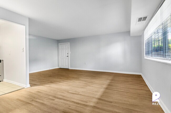 Foto del edificio - 6561 Hil-Mar Dr