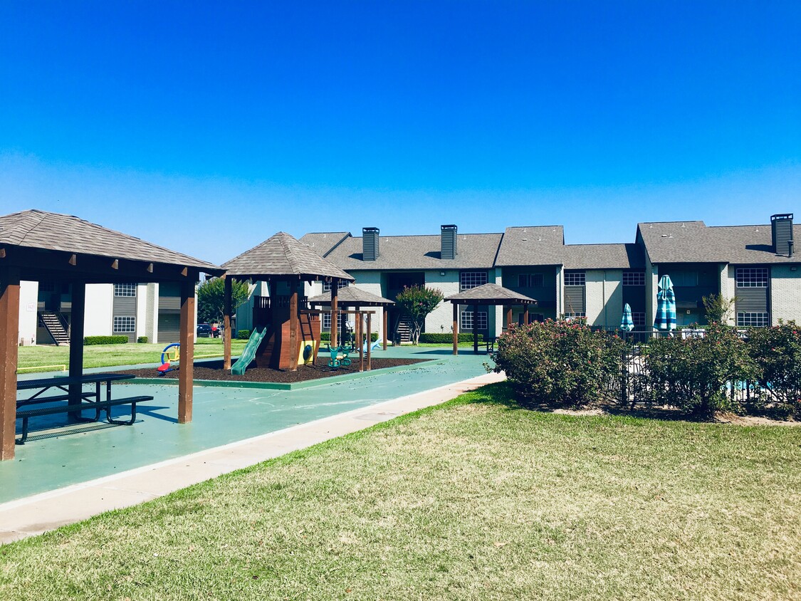 Primary Photo - 1413 Tennis Dr