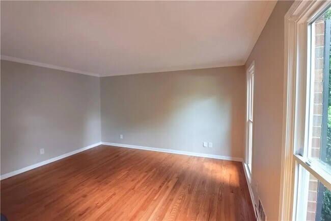 Foto del edificio - 2329 Milstead Cir NE