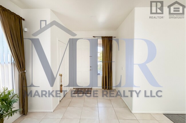 Foto del edificio - 4Bed/2Bath Furnished Home w/3 Car Garage! Move-In Ready on 05/28/2026! -- RV GATE!