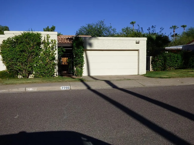 Building Photo - 7706 N Dreamy Draw Dr