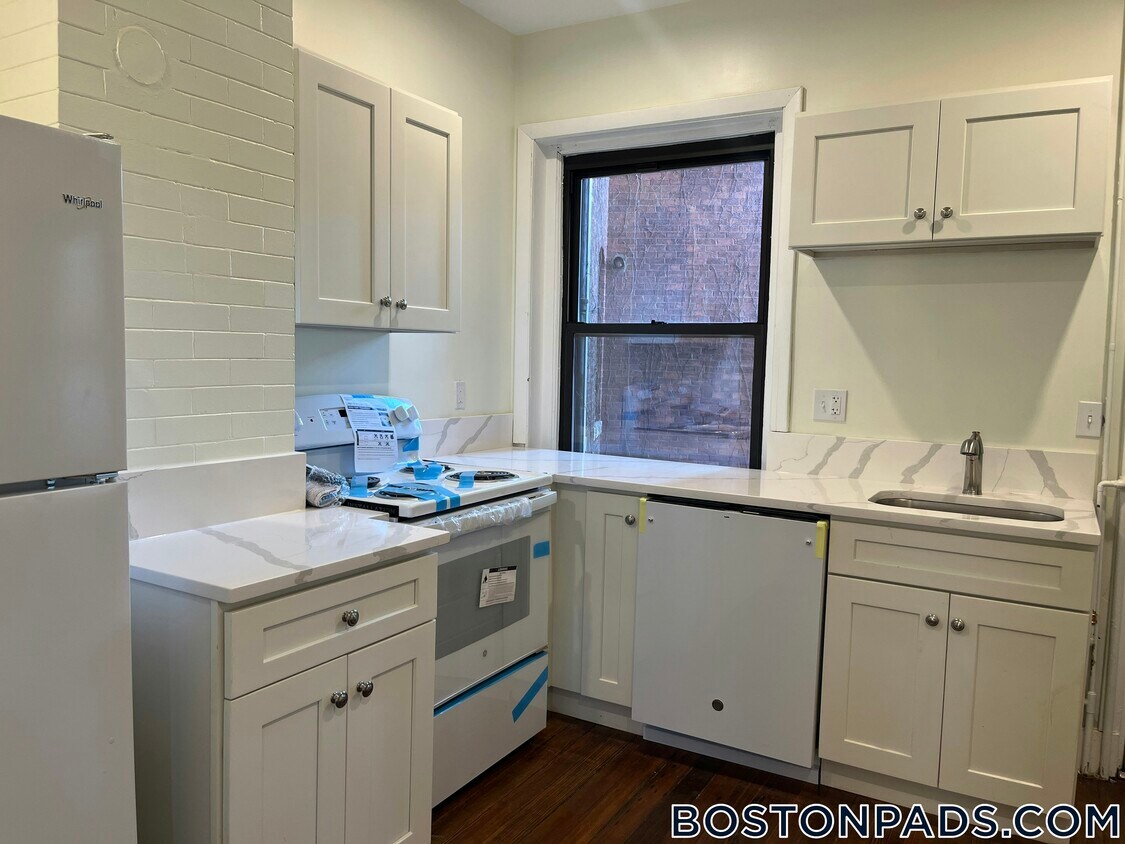 Foto principal - 1855 Beacon St