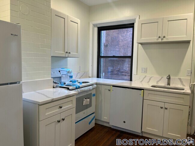 Building Photo - 1855 Beacon St