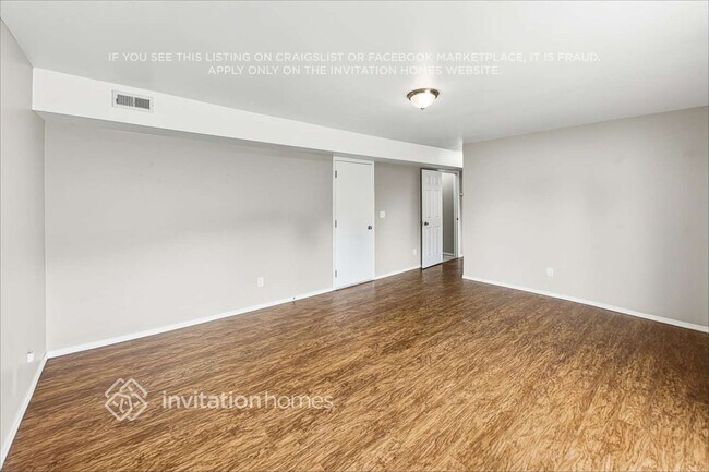 Foto del edificio - 8018 Crown Ridge Blvd