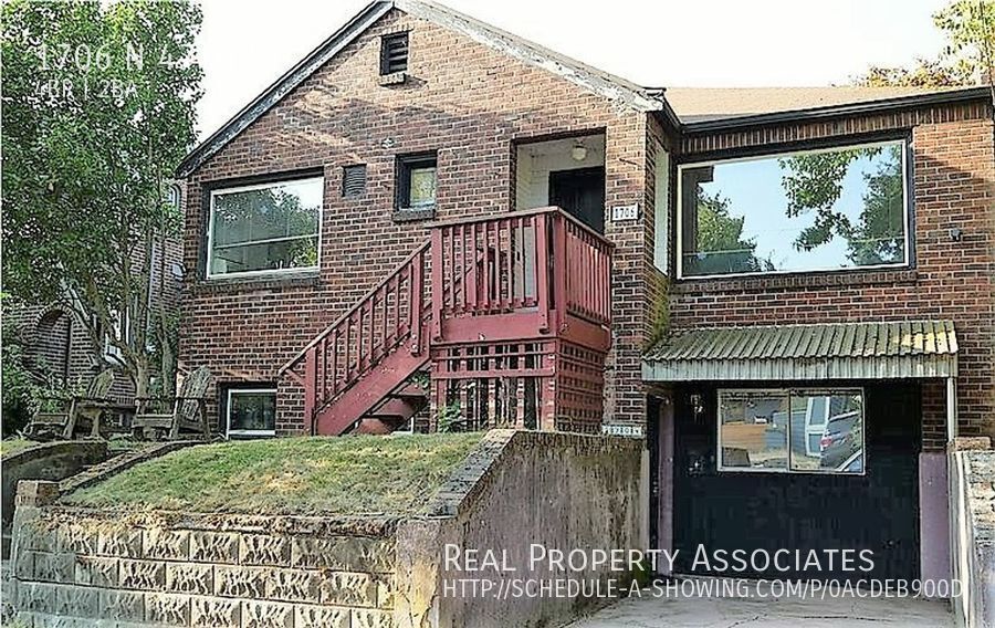 1706 N 47th St, Seattle, WA 98103