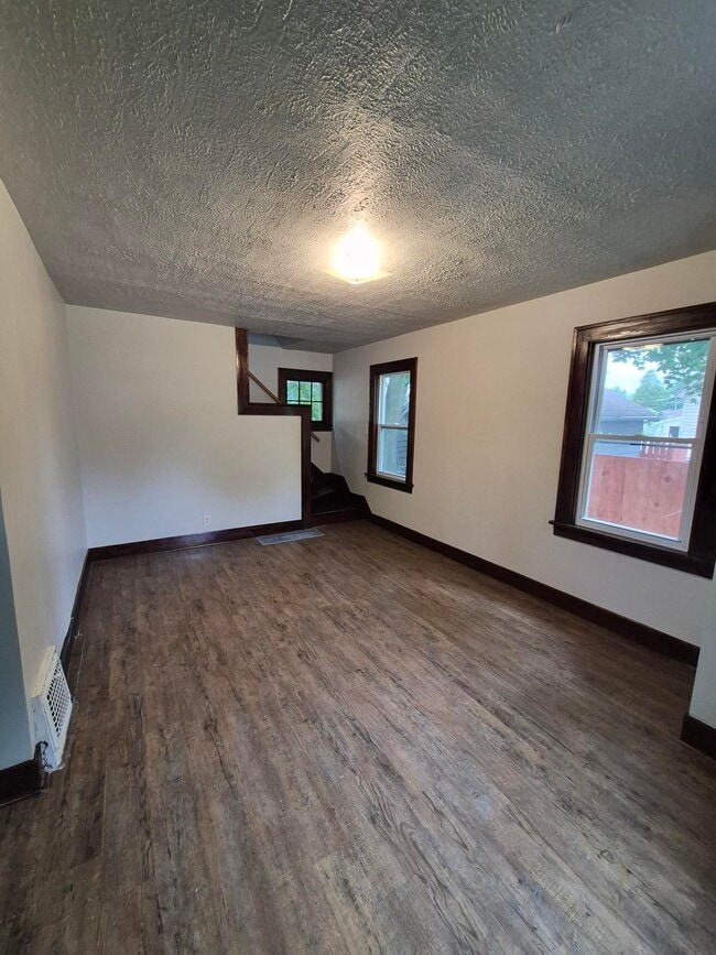 Building Photo - 1510 E Holmes St