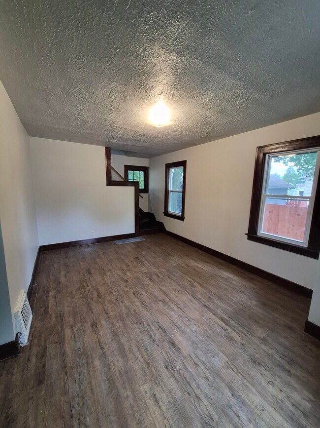 Foto del edificio - 1510 E Holmes St