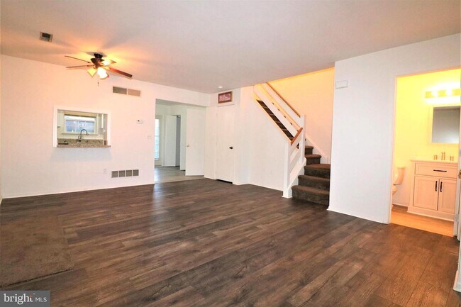 Building Photo - 107 Periwinkle Dr