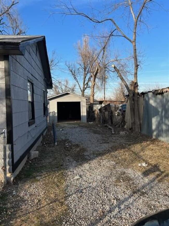 Building Photo - Charming 2 Bed / 1 Bath Home in Prime SW OKC Location