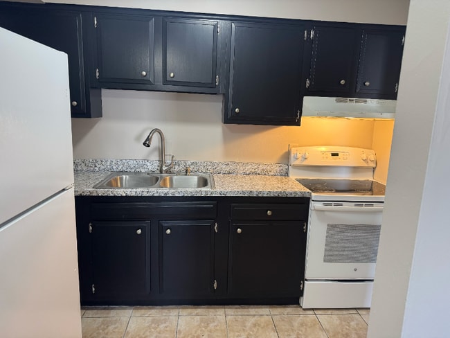 Photo - 9304 Aylesbury Dr Apartment