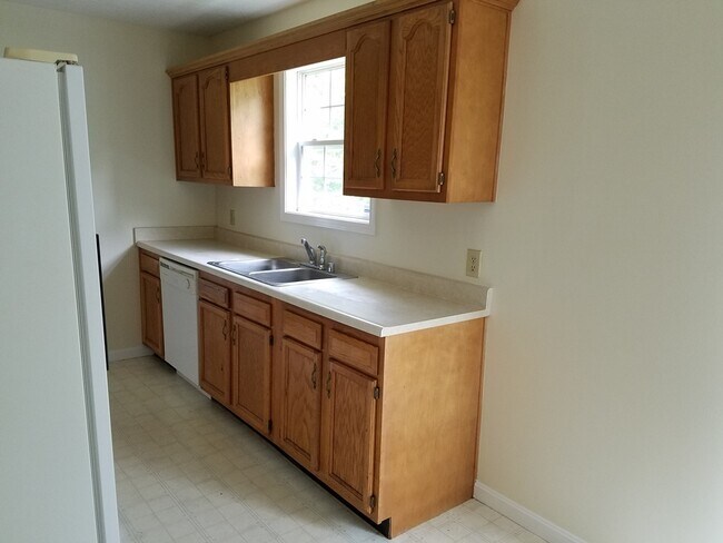 Building Photo - 203 Debbie Dr