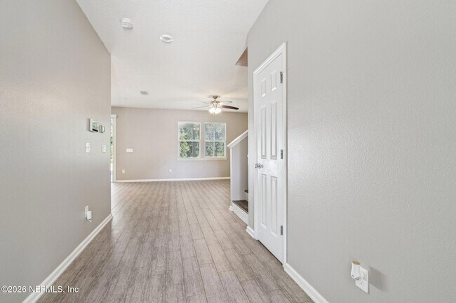 Foto del edificio - 404 Hepburn Rd