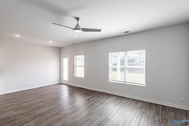 Foto del edificio - 6030 Barringer Ct