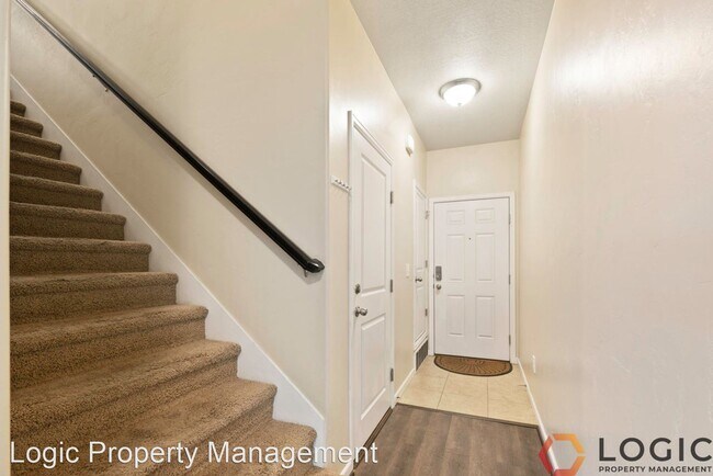 Building Photo - 4 br, 3.5 bath House - 7909 Spring Station...