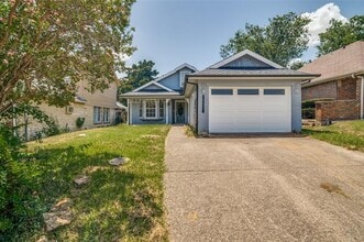 Building Photo - 5529 Village Green Dr