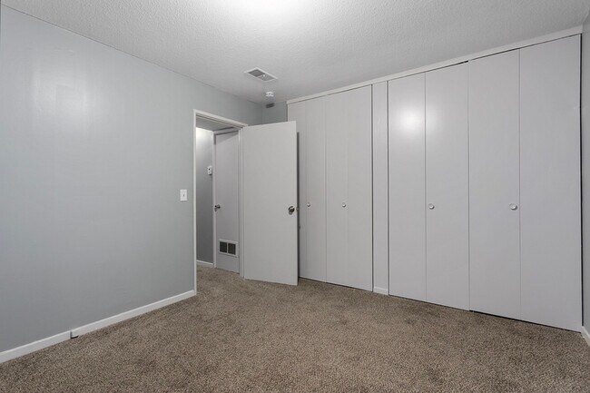 Building Photo - 8700 Wornall Rd