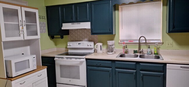 Building Photo - 6567 Montrose Trail