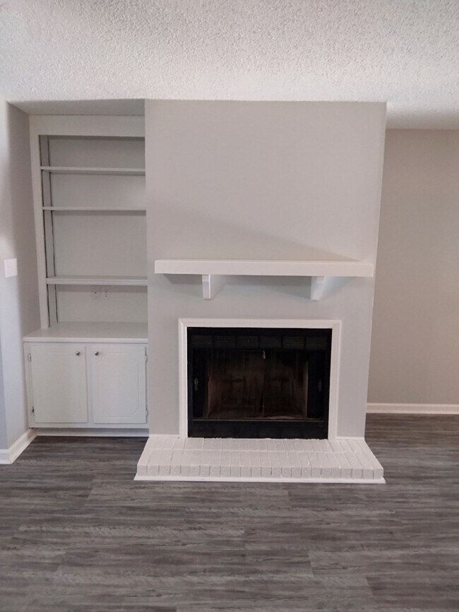 Building Photo - 2314 E Alberson Dr