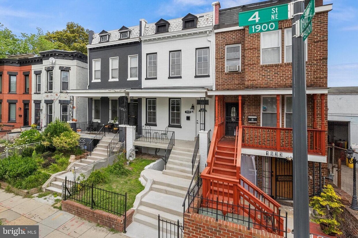 Primary Photo - 1935 4th St NE