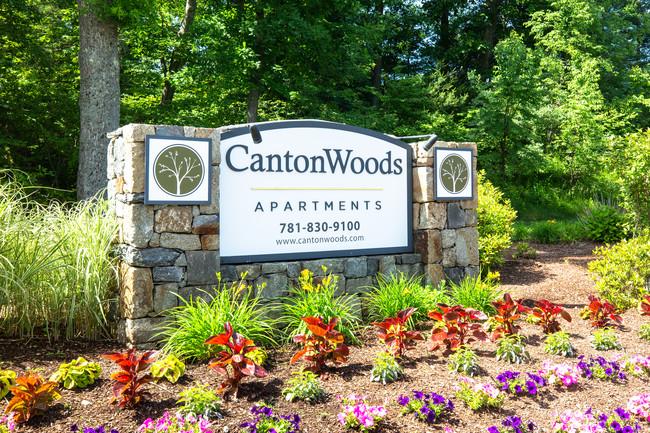 Entrada a Canton Woods Apartments - Canton Woods