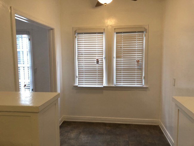 Foto del edificio - 329 S Cloverdale Ave