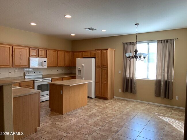 Foto del edificio - 15246 W Jefferson St