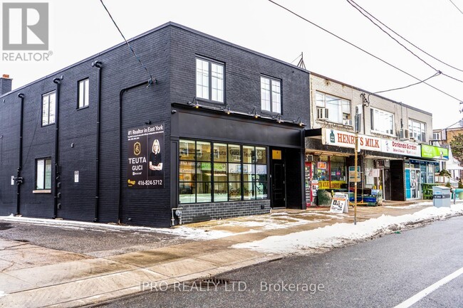 Photo du bâtiment - 344-344 Donlands Ave