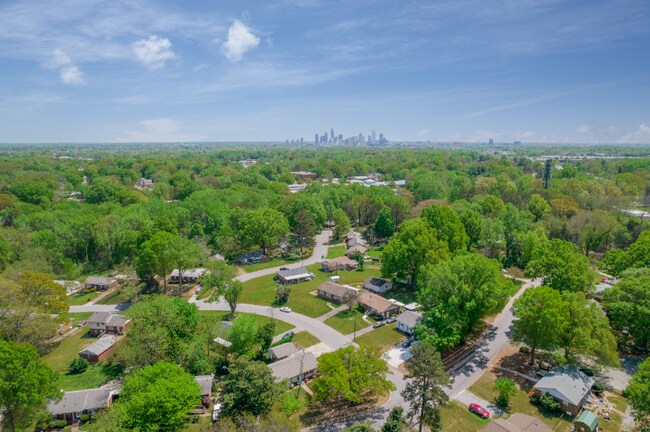 Foto del edificio - 1427 Thriftwood Dr