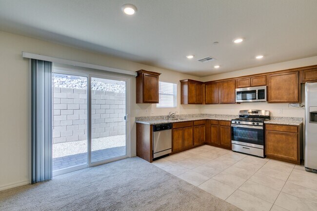 Foto del edificio - GORGEOUS TOWNHOME*UPGRADED*ALL APPLIANCES*...