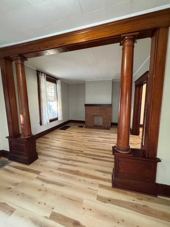 Main Entry - 925 Walnut St. (Dayton, KY) House