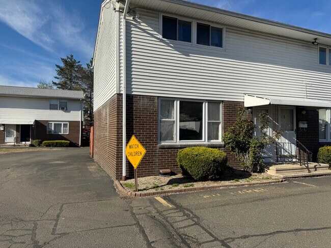 Foto del edificio - 466 Middletown Ave