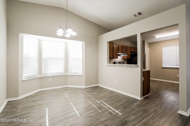 Foto del edificio - 7684 Collins Ridge Blvd