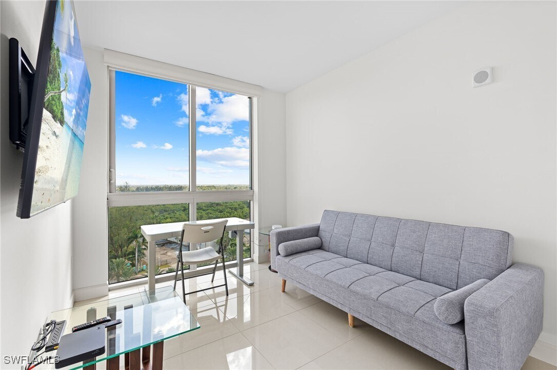 Foto del edificio - 3000 Oasis Grand Blvd