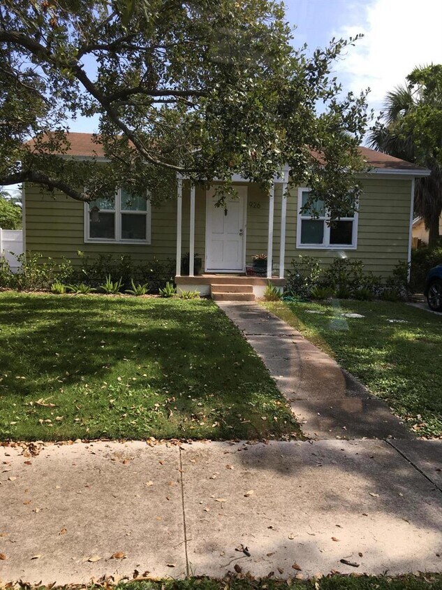 Primary Photo - 926 Sunset Rd