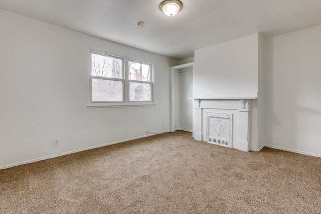 Building Photo - Available NOW - 3 Bedroom Home w/ Back Patio!