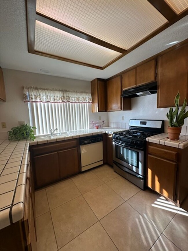 Building Photo - 3 BEDROOM APPLE VALLEY HOME ON LARGE LOT