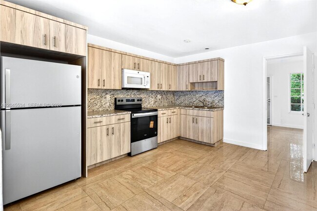 Foto del edificio - 1350 NE 149th St