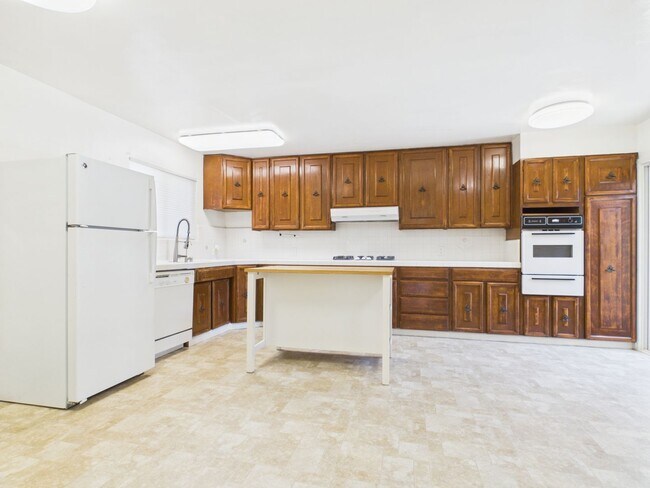 Foto del edificio - Del Rey Oaks Charmer for Rent