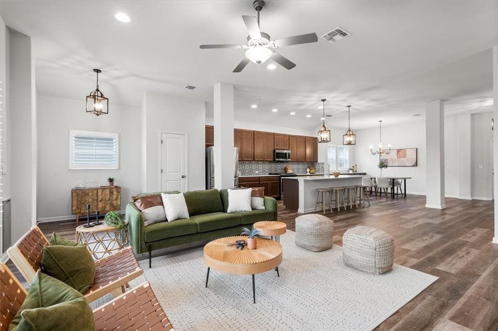 Foto principal - 7909 Catbird Ln
